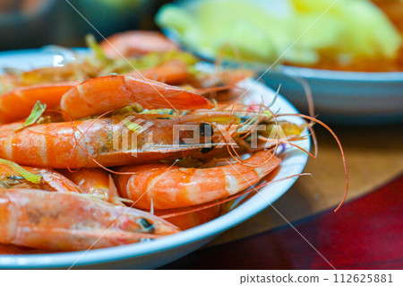 農曆新年慶祝活動期間的年夜飯。蝦 農曆新年慶祝活動期間的年夜飯。蝦 112625881