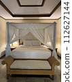 hotel canopy bed 112627144
