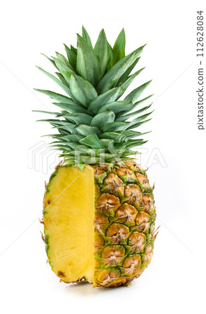 fresh ripe pineapple 112628084