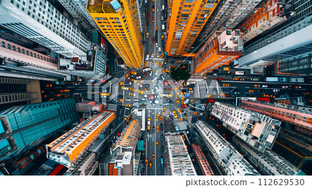 無人機拍攝的大城市十字路口 112629530