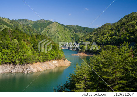 Fresh green scenery of Tosenkyo Kanayama Lake in Gifu Prefecture [View from Mase Ohashi Bridge] 112631267