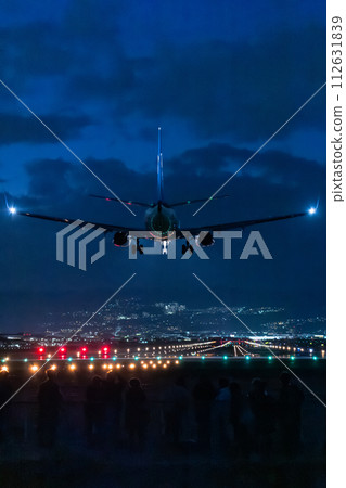 從伊丹機場千里河岸看到的夜景 從伊丹機場千里河岸看到的夜景 112631839