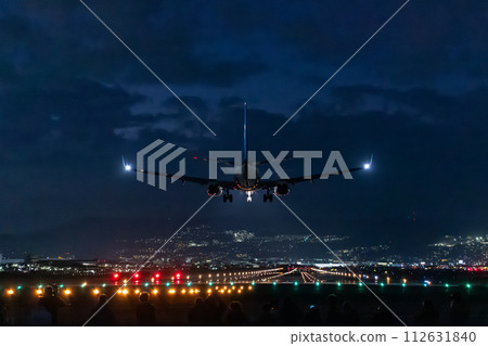 從伊丹機場千里河岸看到的夜景 從伊丹機場千里河岸看到的夜景 112631840