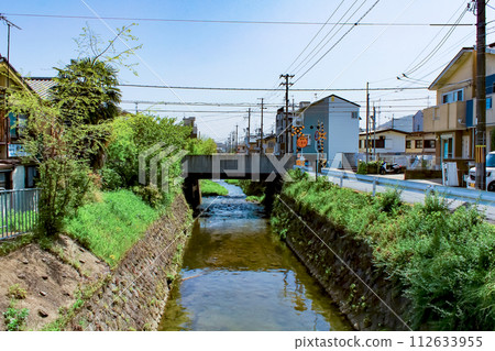 [京都]春天的嵐山之旅-從清水橋看到的有棲川和JR高架線 112633955