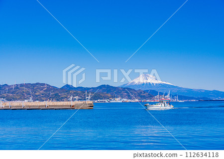 (Shizuoka Prefecture) Ship entering Shimizu Port with Mt. Fuji in the background 112634118
