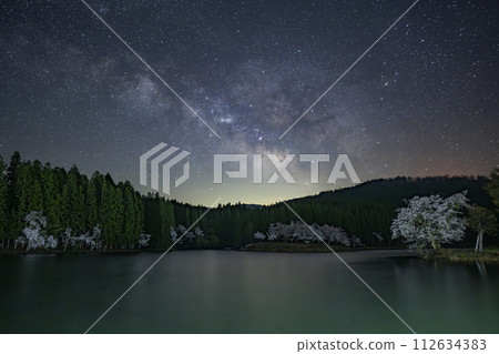 Milky Way and Nakako Cherry Blossoms 112634383