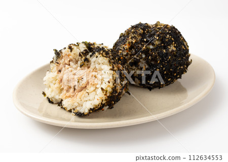 Tuna Jumeokbap on white background 112634553