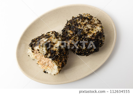 Tuna Jumeokbap on white background 112634555