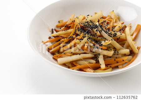 Radish skin and carrot kinpira 112635762