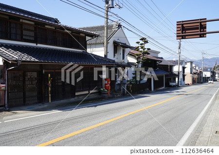 山梨縣甲州市勝沼町舊甲州高速公路沿線的城市景觀 山梨縣甲州市勝沼町舊甲州高速公路沿線的城市景觀 112636464