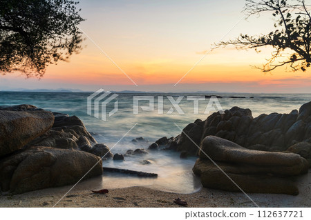 seascape through stone arch at dawn in Ko Man Klang, Rayong 112637721