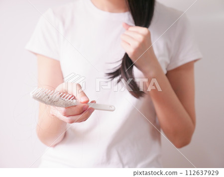掉髮01 掉髮01 112637929