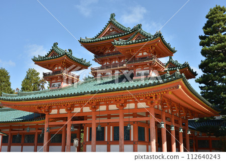 Heian Shrine Soryuzakura [Important Cultural Property] 112640243
