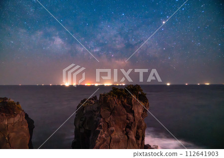 [Shizuoka Prefecture] The Milky Way appears from the sea, Izu Jogasaki Coast 112641903