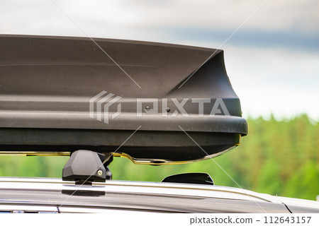 Trunk box fixed at roof top of the car 112643157
