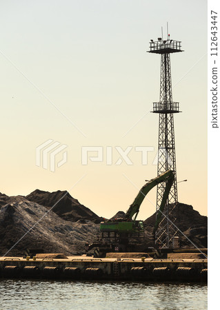 Crane working in harbour. 112643447