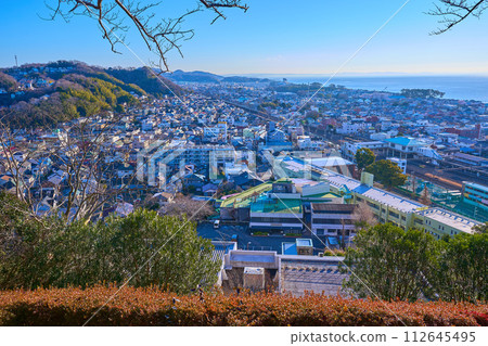View to the east from Azumayama Park in Ninomiya Town, Kanagawa Prefecture (Ninomiya Town, Ninomiya Station, Sagami Bay, etc.) View to the east from Azumayama Park in Ninomiya Town, Kanagawa Prefecture (Ninomiya Town, Ninomiya Station, Sagami Bay, etc.) 112645495