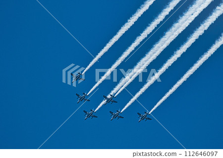 Blue Impulse flies to celebrate the opening of the Hokuriku Shinkansen 112646097