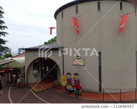 位於神戶市中央區北野町的北野異人館地區的丹麥大廈，有許多從明治時代到昭和初期外國人居住的西式建築。 112646547