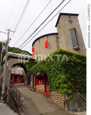 位於神戶市中央區北野町的北野異人館地區的丹麥大廈,有許多從明治時代到昭和初期外國人居住的西式建築。 位於神戶市中央區北野町的北野異人館地區的丹麥大廈,有許多從明治時代到昭和初期外國人居住的西式建築。 112646552