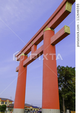 Onokoroshima Shrine Otorii (vertical) 112646593