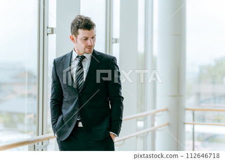 White male Western businessman working in the city (trading company, trading, global, interpreting, translation) 112646718