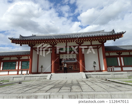 位於奈良縣奈良市藥師寺北部的源上三藏院伽藍的大門，供奉著源上三藏的頂骨真神龍。 112647011