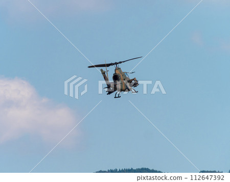 日本陸上自衛隊反戰車直升機 AH-1S 眼鏡蛇飛越姚軍駐地 日本陸上自衛隊反戰車直升機 AH-1S 眼鏡蛇飛越姚軍駐地 112647392