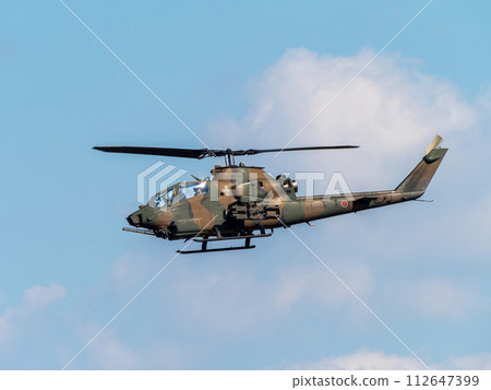 日本陸上自衛隊反戰車直升機 AH-1S 眼鏡蛇飛越姚軍駐地 112647399