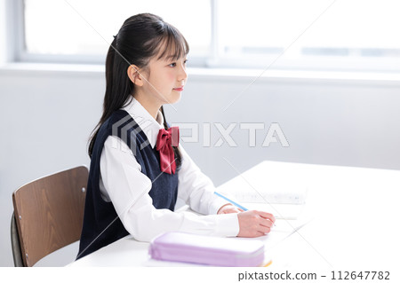 Junior high school student to study 112647782