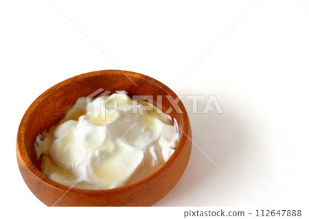 Drained yogurt with honey Greek yogurt 112647888