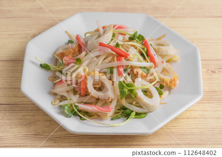 炒豆芽和竹輪 112648402