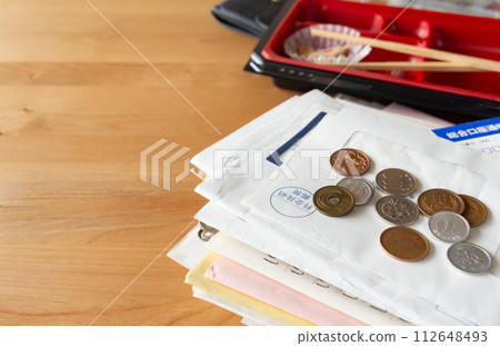 從辦公桌上累積的文件和郵件中搜尋重要文件 112648493