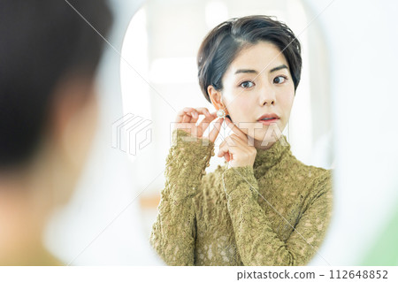 女人穿配件 112648852