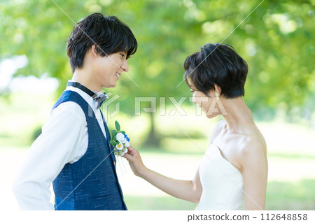 新郎新娘面面相覷 112648858