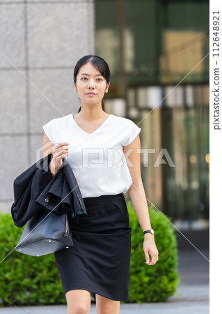 通勤的商界女強人 112648921