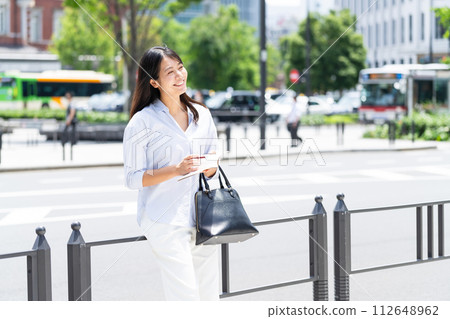 Business woman young lady 112648962