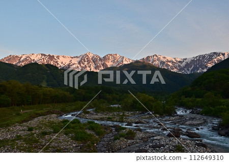 從白馬大橋、白馬三山眺望,Morgenrot 色彩繽紛的春天 從白馬大橋、白馬三山眺望,Morgenrot 色彩繽紛的春天 112649310