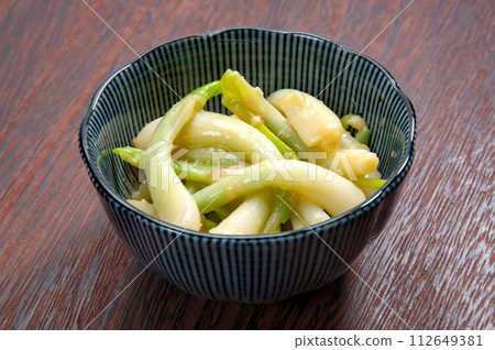 東北地區的蔬菜，用醋和味噌調味的廣子 112649381