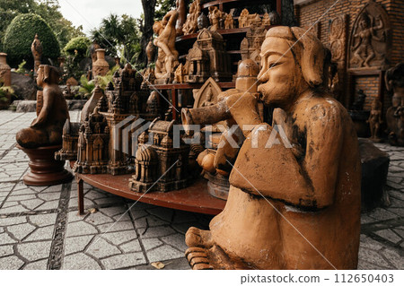 Ceramic figures on the street in Vietnam 112650403