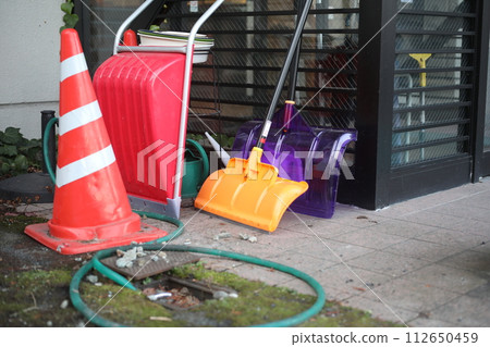 snow removal tools 112650459