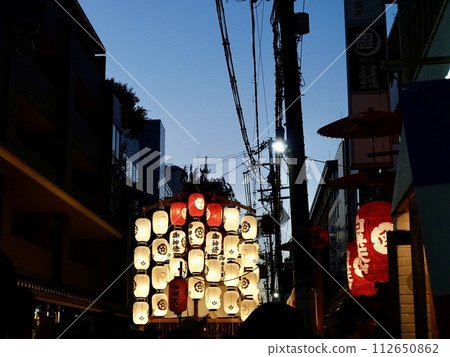 Gion Festival, the lanterns of Mt. Hakurakuten on Muromachi Street shine in the evening, Nakagyo Ward, Kyoto City 112650862