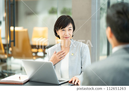 律師事務所女律師 律師事務所女律師 112651263