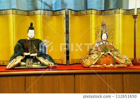 Spring in the Imperial Court: The Imperial Palace and the Hina Dolls 112651650
