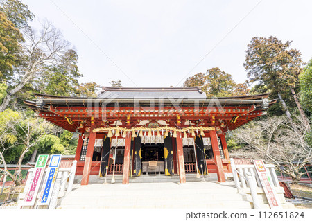 早春的宮城縣鹽灶市芝彥神社參拜殿 早春的宮城縣鹽灶市芝彥神社參拜殿 112651824