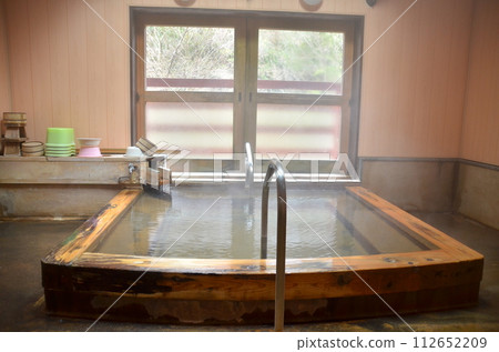 Silence wrapped in steam: a Japanese-style hot spring bath Silence wrapped in steam: a Japanese-style hot spring bath 112652209