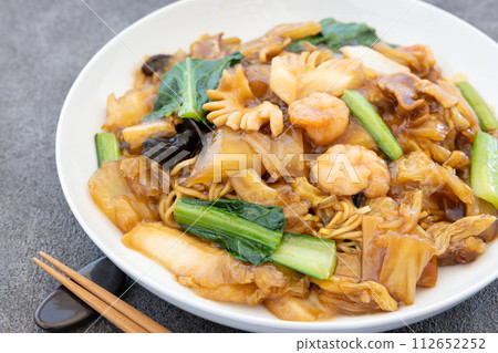 Delicious fried noodles with red bean paste 112652252