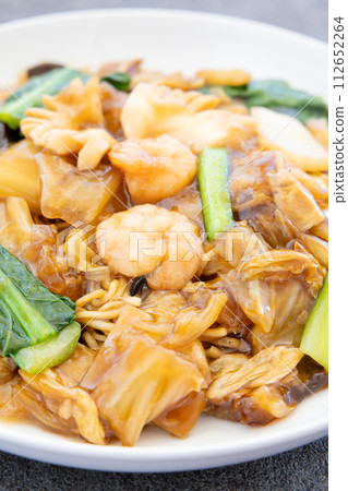 Delicious fried noodles with red bean paste 112652264