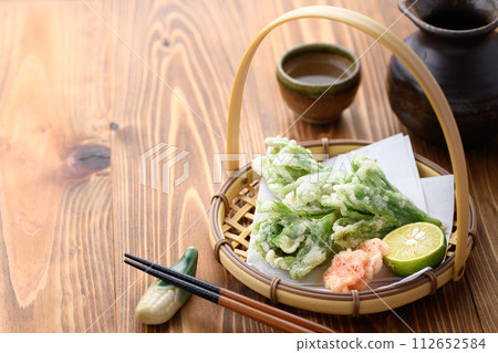 Spring luxury: Fukinoto tempura Spring luxury: Fukinoto tempura 112652584