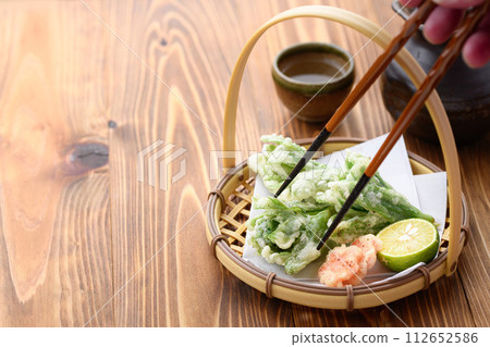 Spring luxury: Fukinoto tempura 112652586